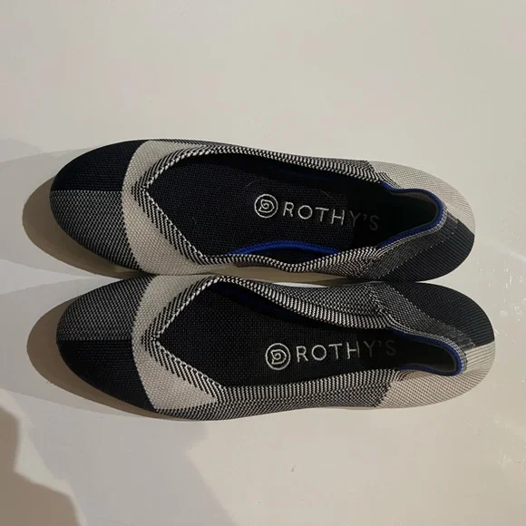 Rothy’s round flats size 8 - Picture 2 of 4